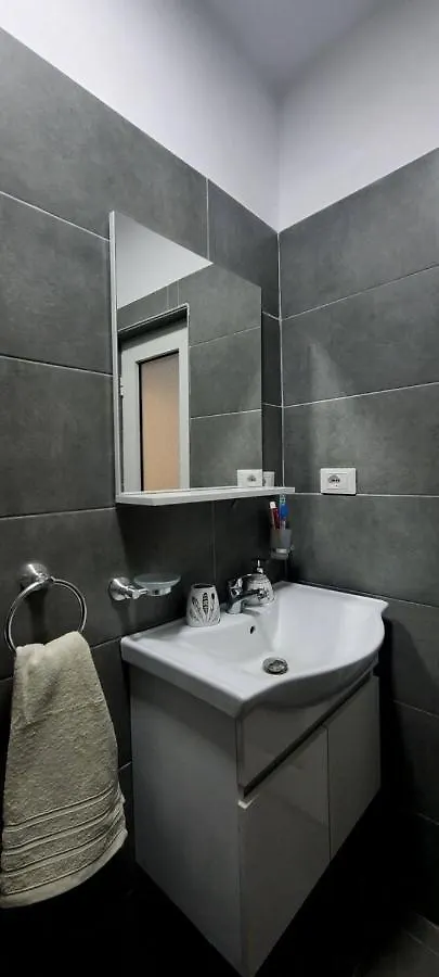 טיראנה F&M Apartment אלבניה
